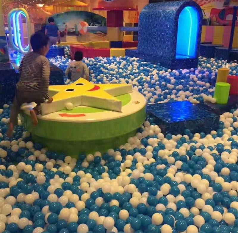 淘气堡游乐园室内一角