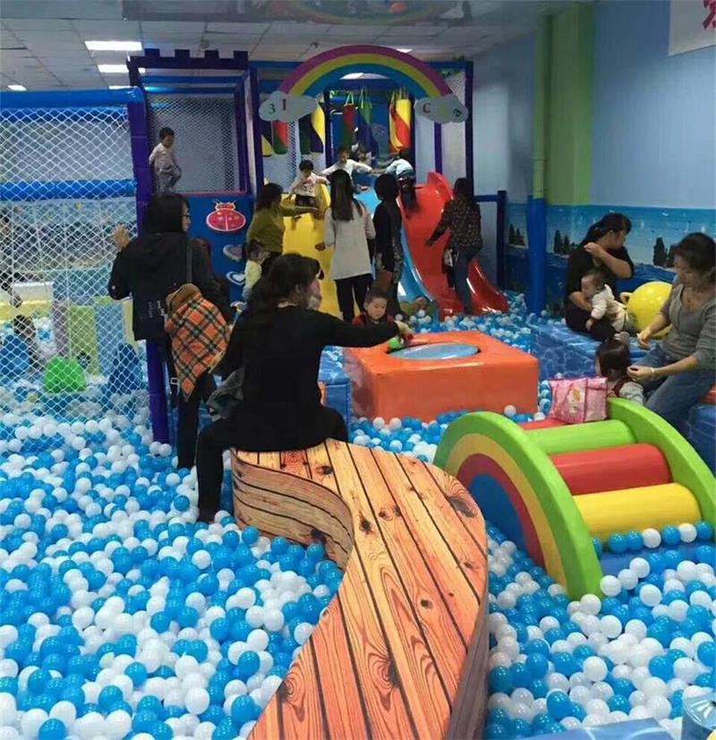 淘气堡设备室内一角