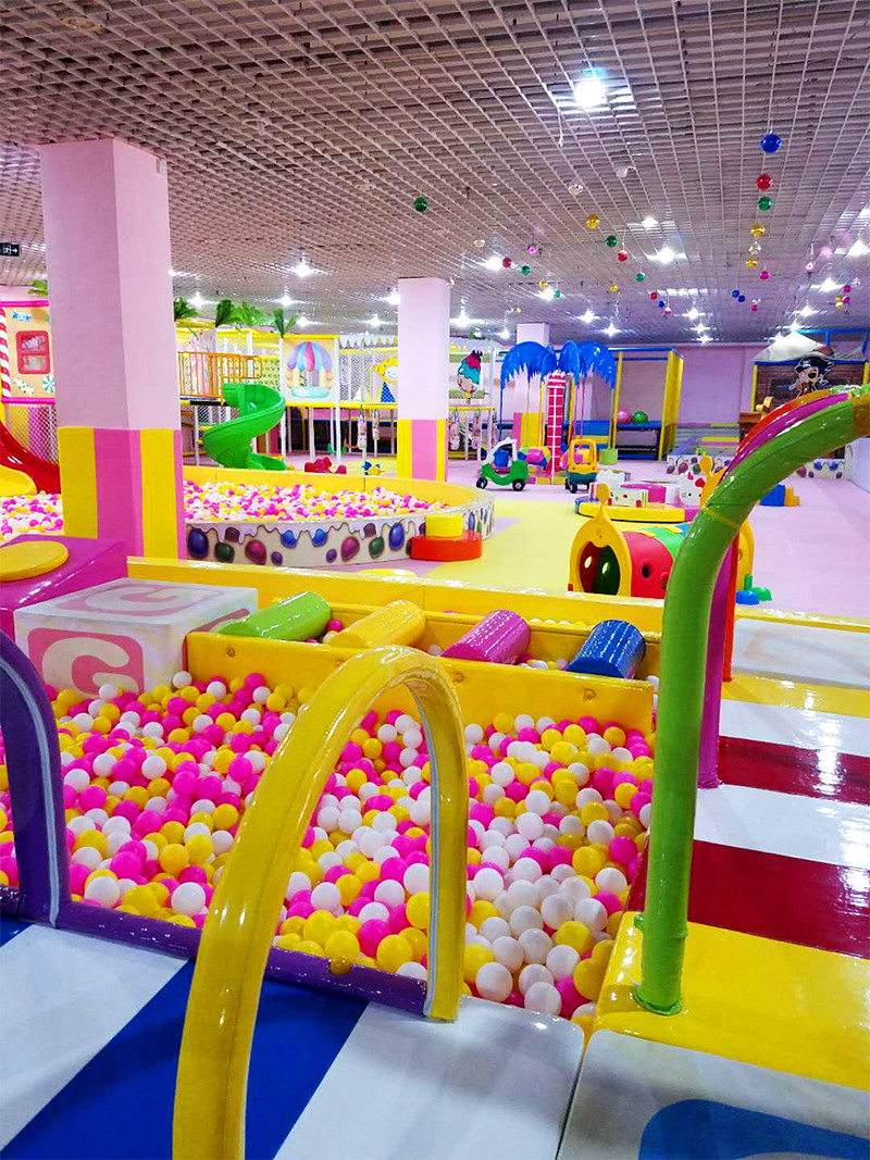 淘气堡室内一角实拍