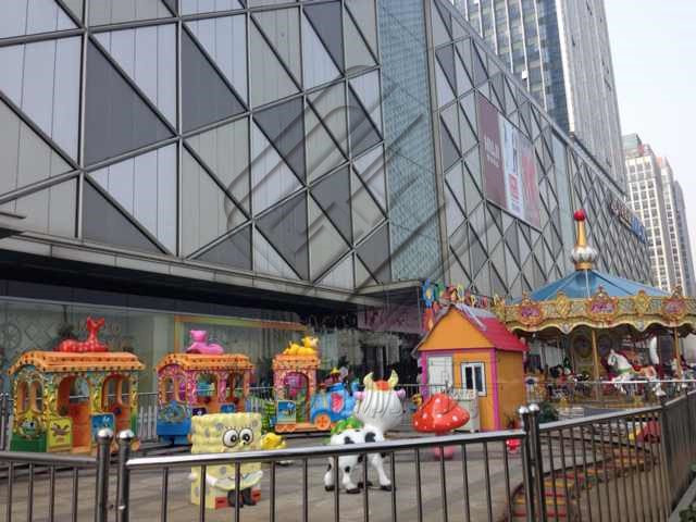 合肥天鹅湖万达广场户外儿童游乐