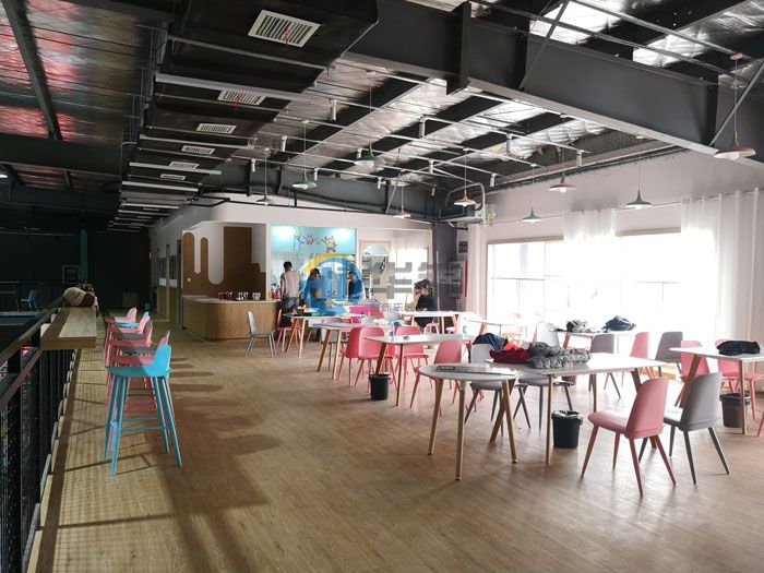 阳泉蹦床公园休息区