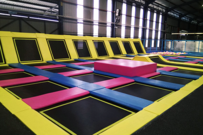 泰安网红蹦床设备